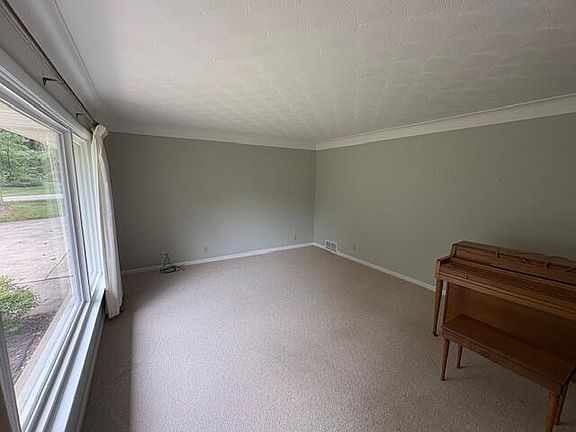 3rd image of 1650 W G Ave