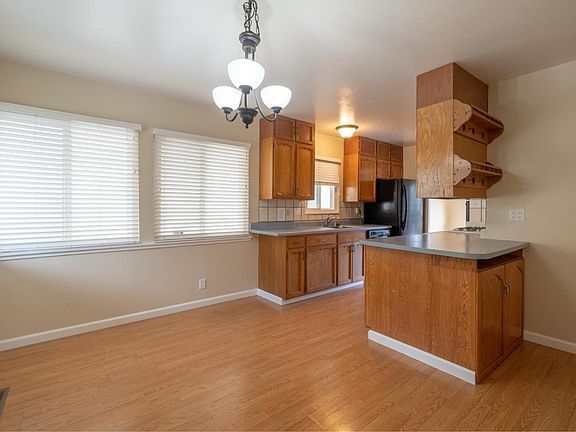 4th image of 1026 Park Pacifica Ave