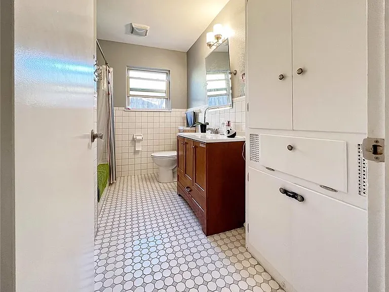 1807 Barbara St — Photo 23