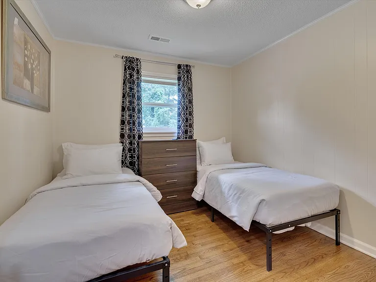 201 Parthenia Dr — Photo 17