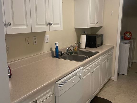 5th image of 650 N Lee Hwy APT 6