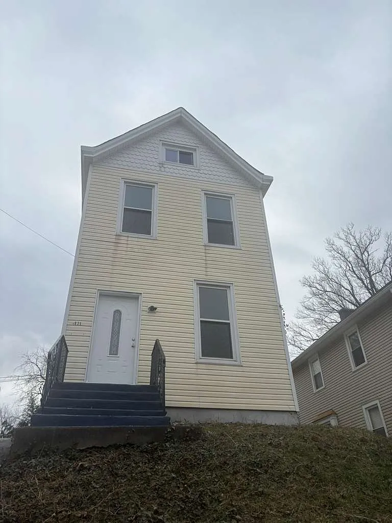 4 bed, 1536 sqft, $1,800 — Photo 1