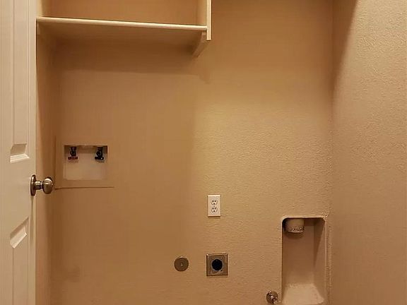3rd image of 1613 Bradley Ct
