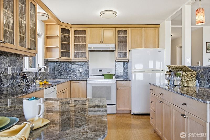 5th image of 715 N Garden Street #303