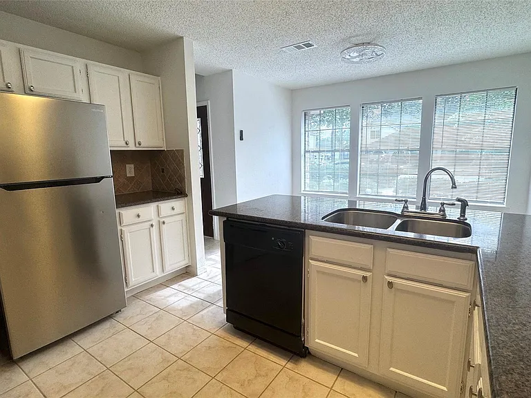 9826 Chiselhurst Dr — Photo 10