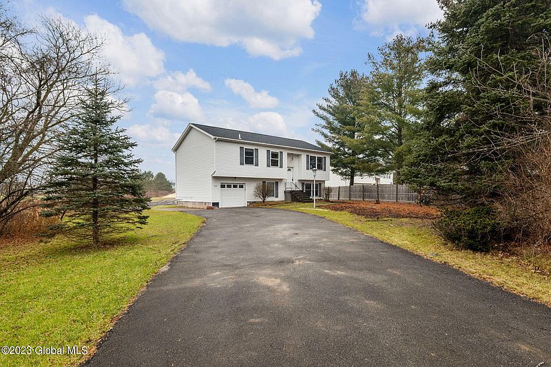 2nd image of 872 Queen Ann Road