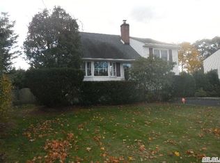98 Merritt St, West Islip, NY 11795