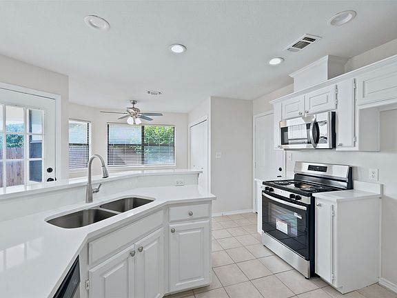 5th image of 1401 Spanish Oak Dr