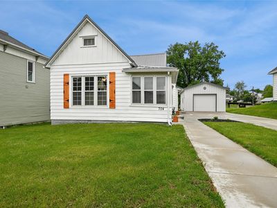 704 15th St, Belle plaine, IA, 52208