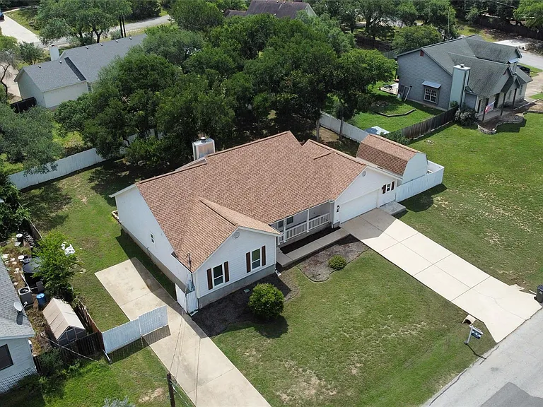 203 Dunkeld Dr — Photo 1