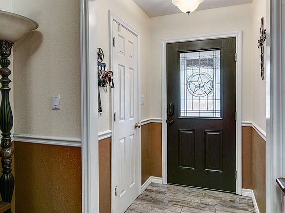 3rd image of 1009 Conway Dr