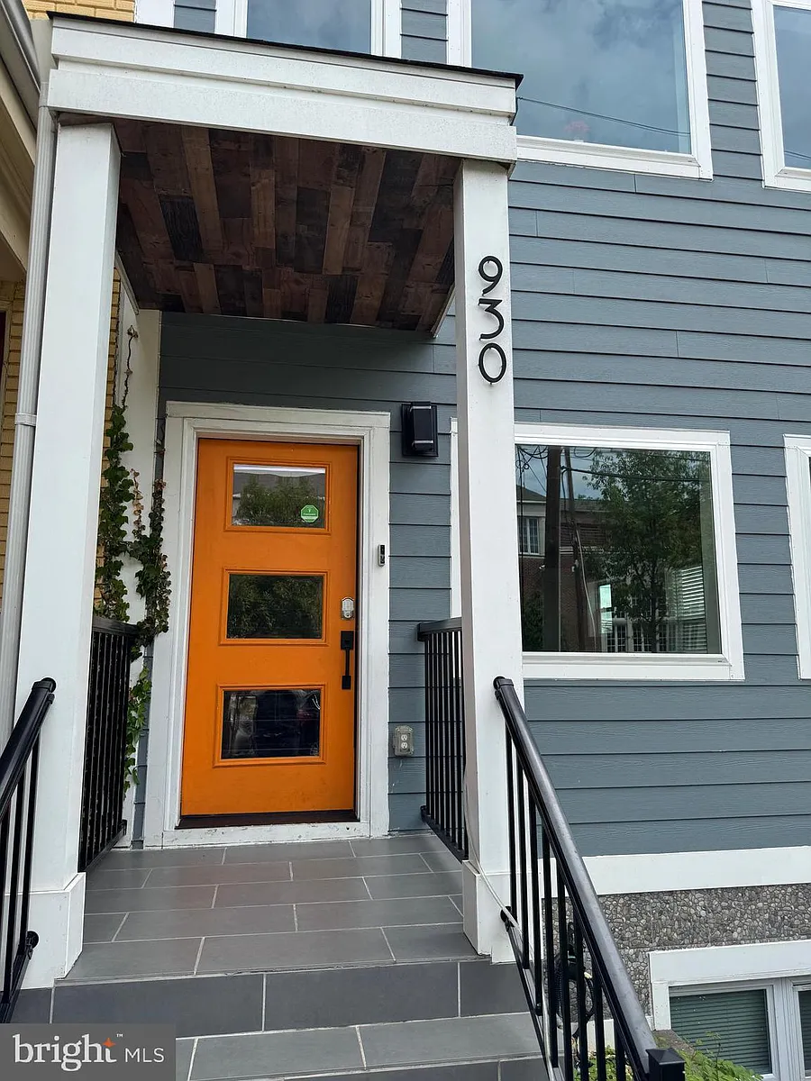 Building Photo - 930 Madison St NW #1