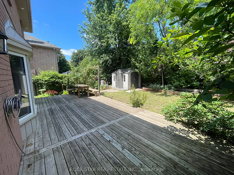 106 Milbourne Cres — Photo 31