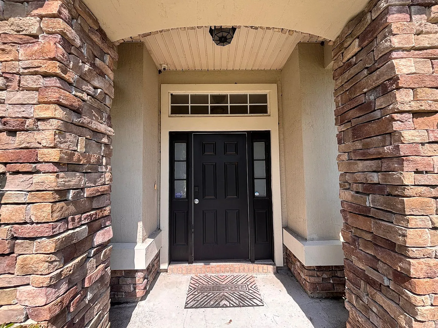 Spacious 4BR Waterfront Home with Bonus Room & Fenced Yard! — Photo 2