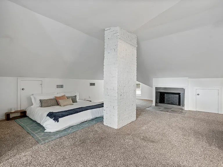5800 Oram St #5800 — Photo 36
