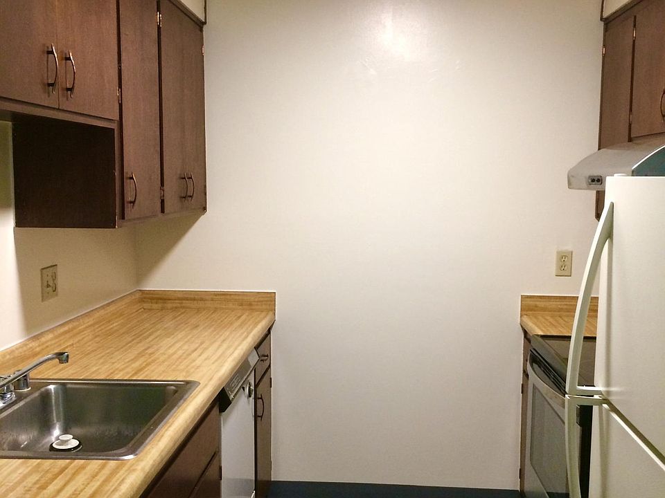 2nd image of 215 Santa Clara Ave
