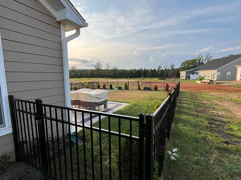 324 Bayberry Ln — Photo 6