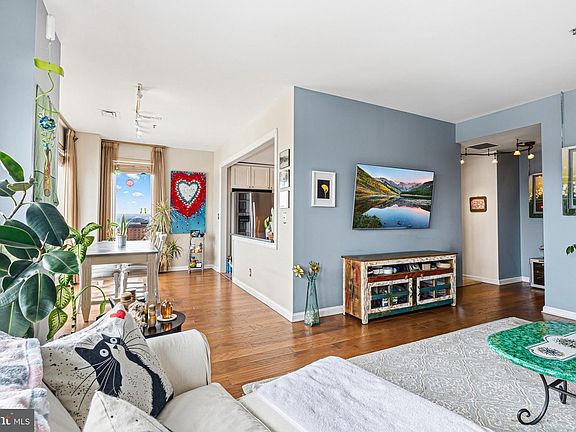 5th image of 10 E Lee St Unit 1204