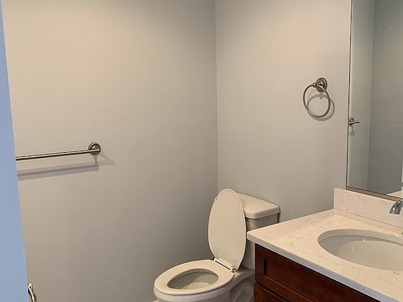 4th image of 2415 Ballentine Blvd #10928315