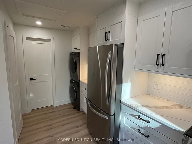 23 Tilden Cres — Photo 6