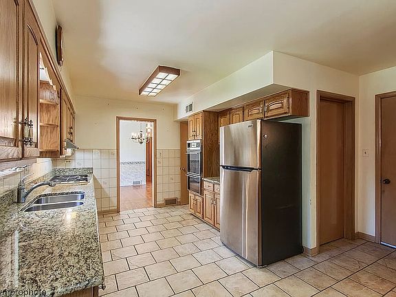 4th image of 109 W Berkshire Ln