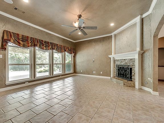 5th image of 804 Ovilla Oaks Dr