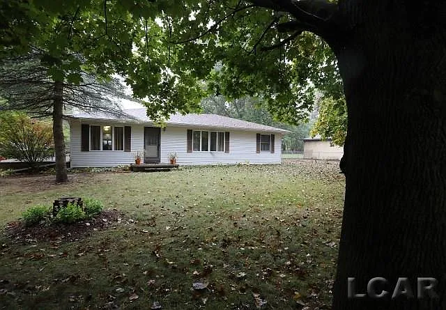 282 Center Dr photo 1