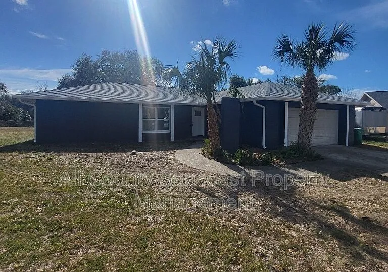 648 16th Ln — Photo 3