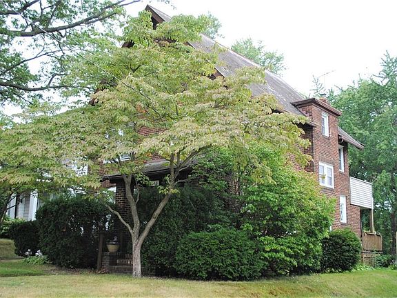 3rd image of 1348 Summit Ave