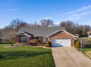 859 Sunnyhill Ln, Columbia, IL