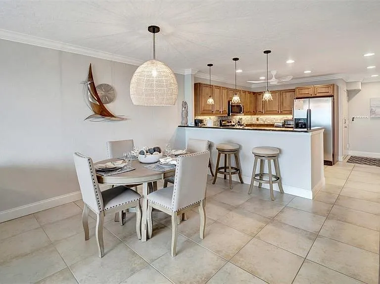 1125 W Peppertree Dr #705 — Photo 8