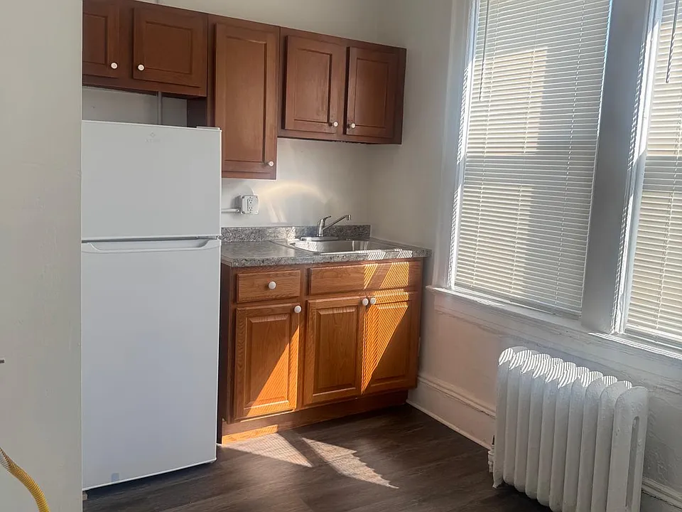 87 Pequonnock St #2