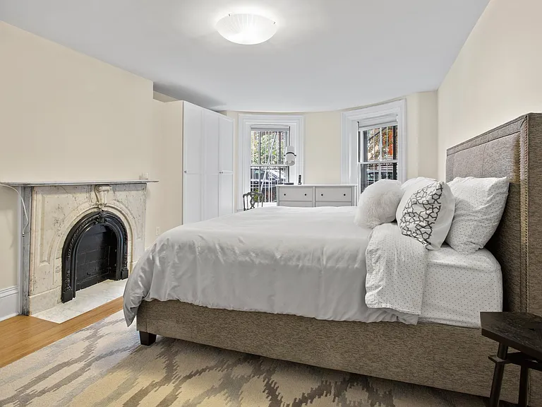 32 Concord Sq #1 — Photo 16
