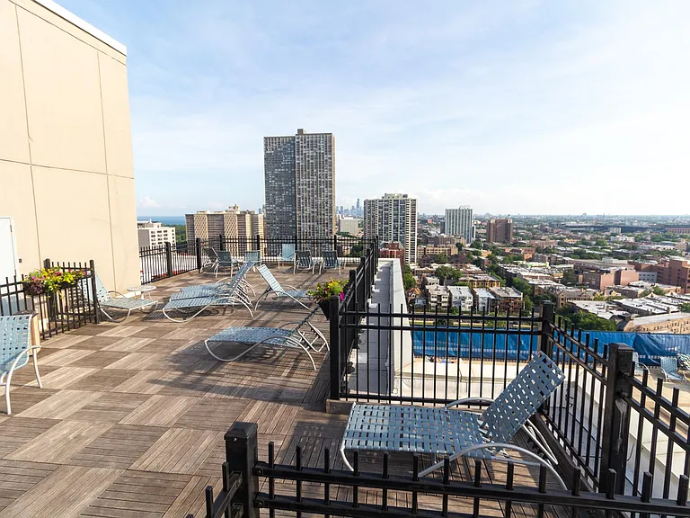 720 W Gordon Ter #22G — Photo 12