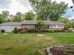 700 Harris Rd, Sheffield Lake, OH 44054