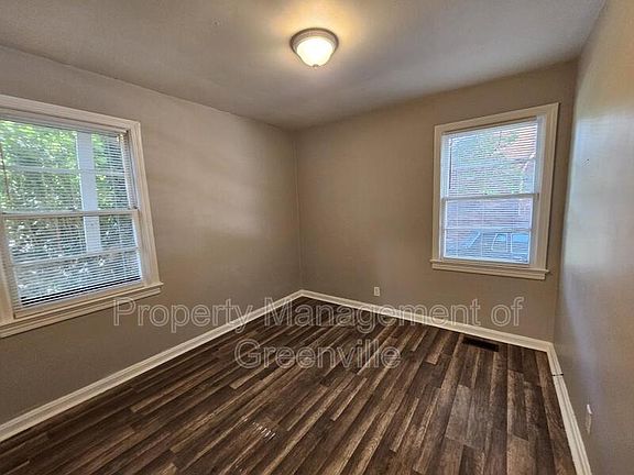 5th image of 7 Mayflower Ave