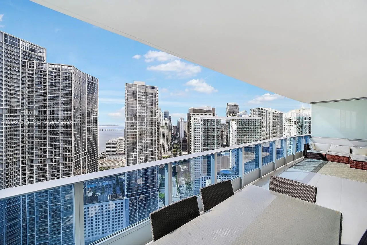 Epic West Condo — Photo 4