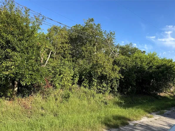 327 13th St, San Leon, TX 77539