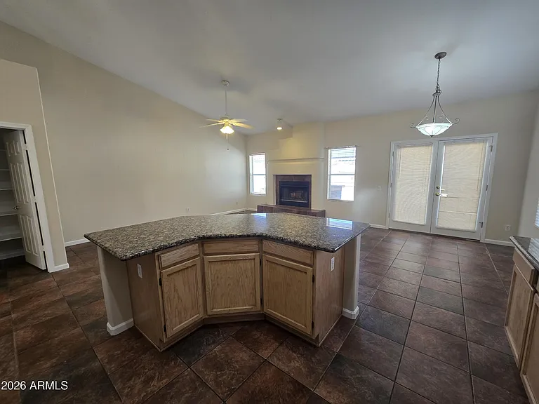 634 W Silver Creek Rd — Photo 7