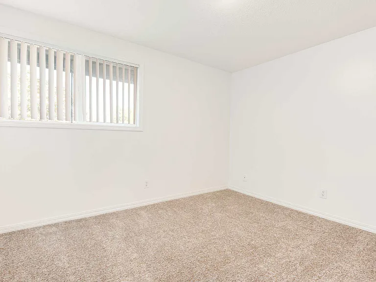 Colonial Villa Apartments — Photo 9
