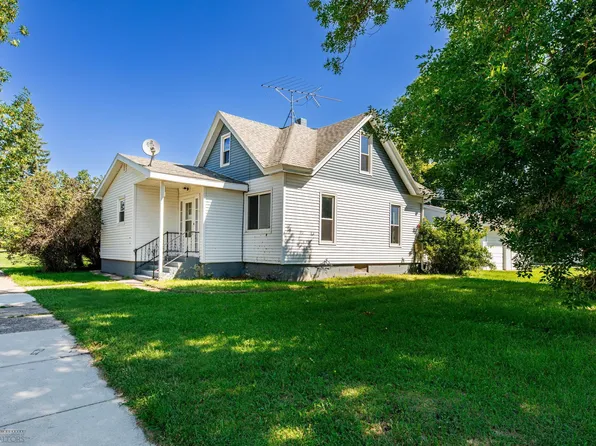 711 Oak St, Lisbon, ND 58054