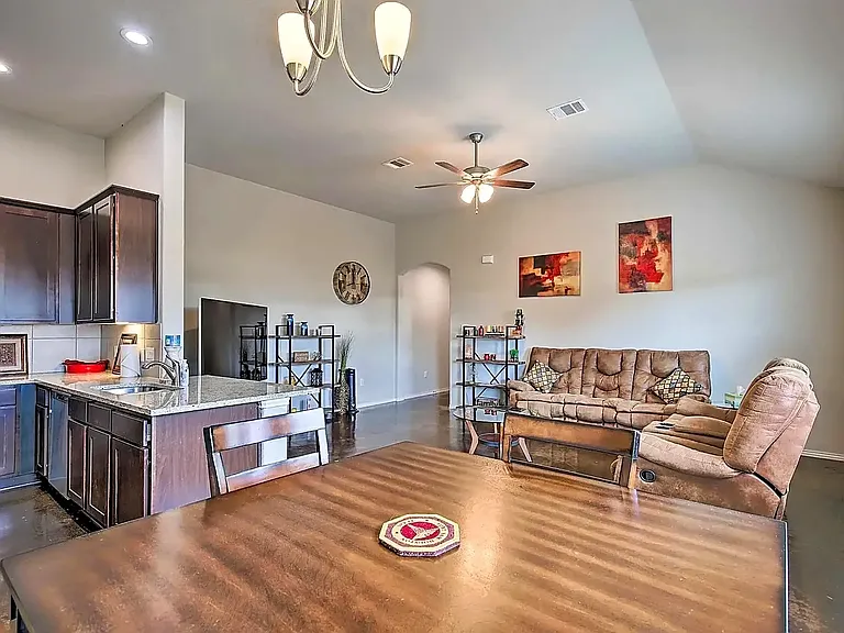 1492 Lucille St — Photo 8