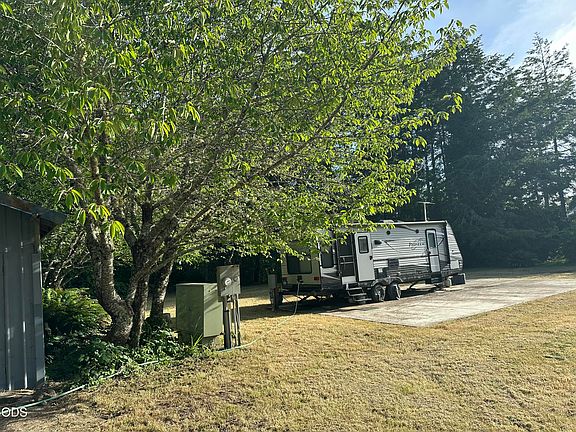 3rd image of 87538 Dahl Ln