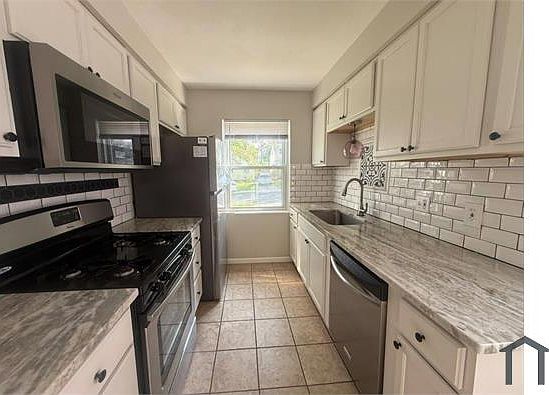 1st image of 15811 Maplewood Ave