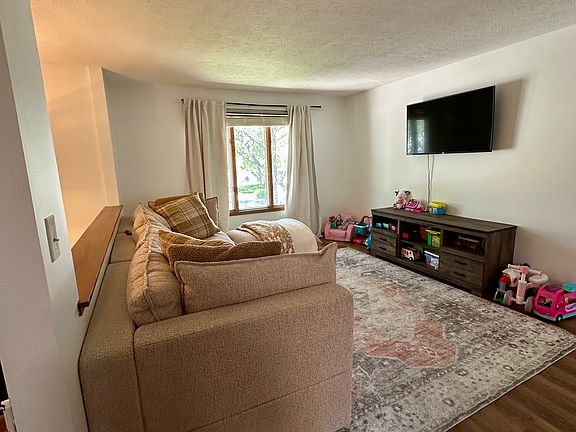 4th image of 3119 Sequoia Dr