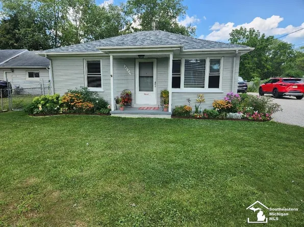 6233 Custer St, South Rockwood, MI 48179
