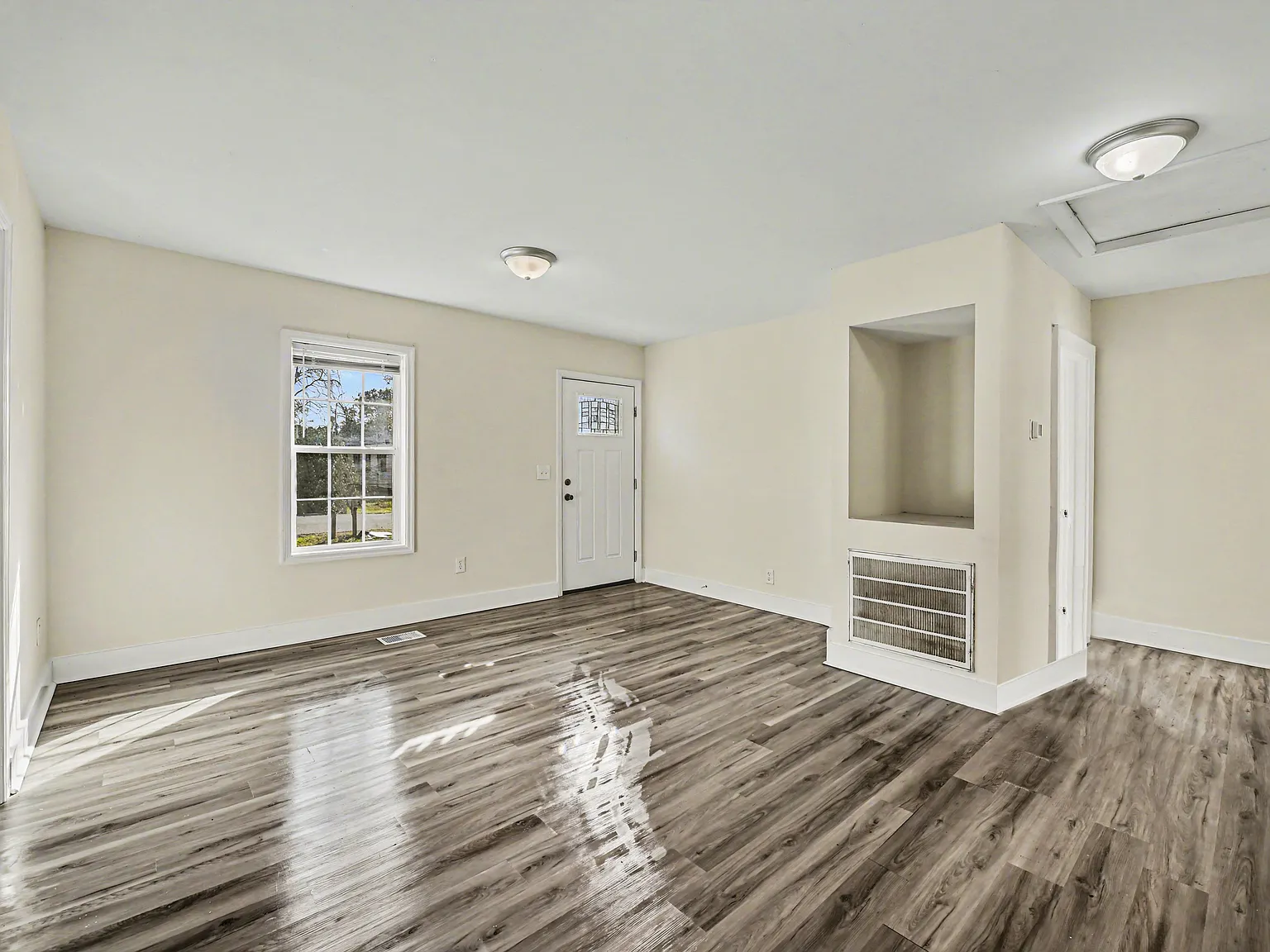4 bed, 1600 sqft, $2,200 — Photo 3