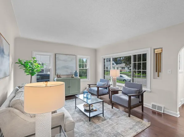 352 12th Ave N, South Saint Paul, MN 55075