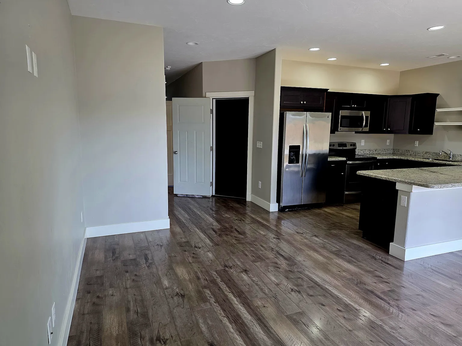 3 bed, 2.5 bath, 1500 sqft, $2,295 — Photo 2