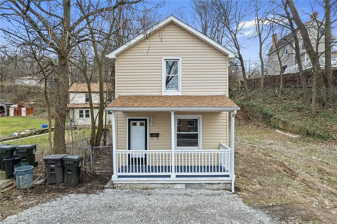 728 Elm Way photo 1